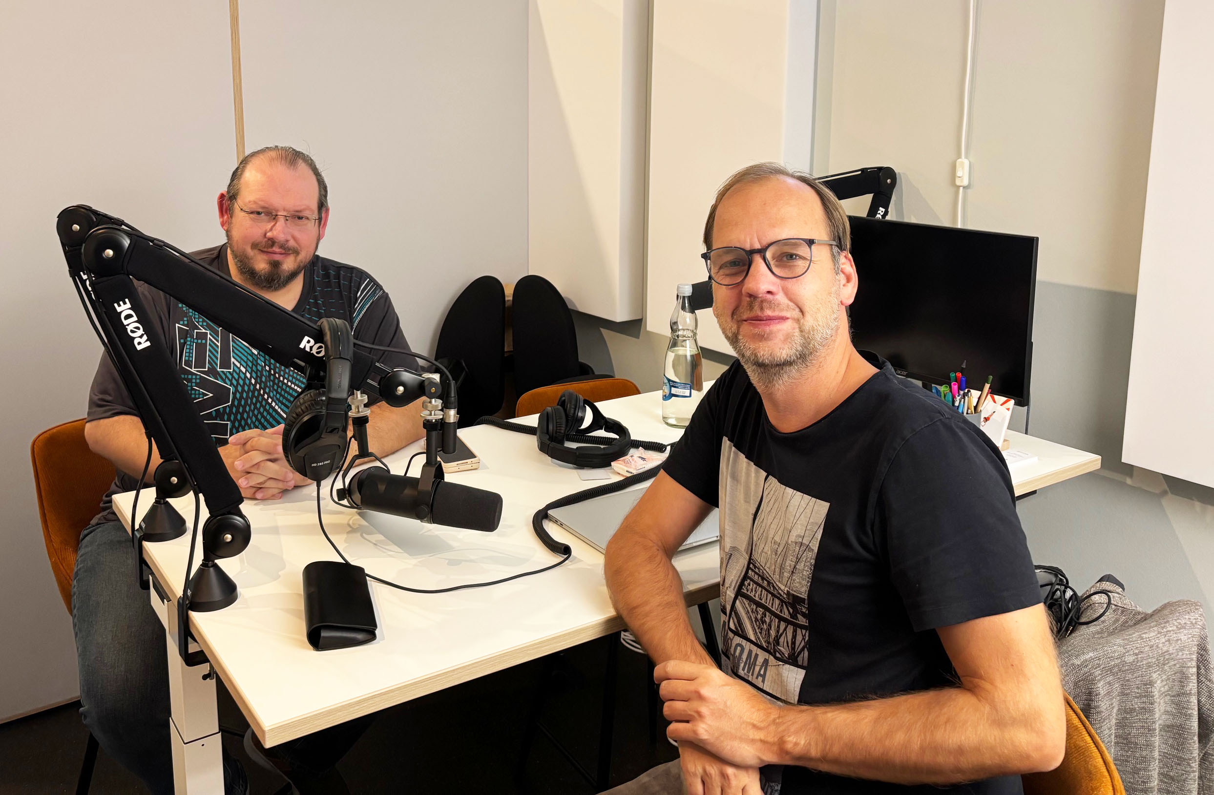 Journalist und Autor Peter Täufel (links im Bild) im Wellenrauschen Podcast von Oliver Kramer.